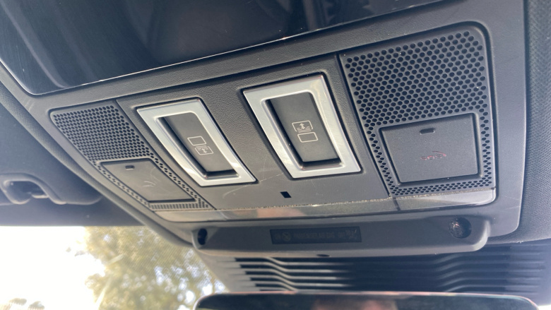 Land Rover Discovery 3.0 D250 R-Dynamic SE 5dr Auto Diesel Station Wagon